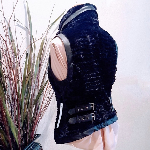 NWT Super Soft Faux Fur Black Moto Vest! 💕 - Picture 5 of 7